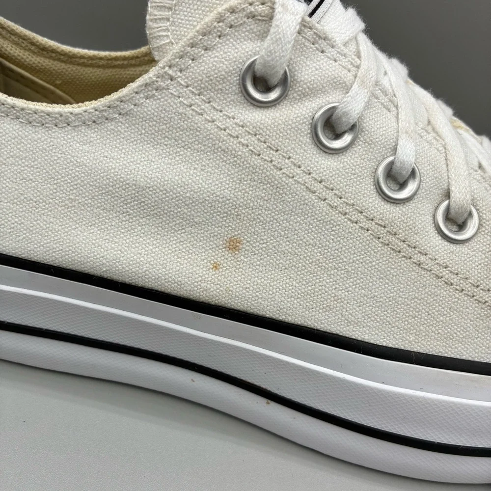 Converse Chuck Taylor All Star Lift Platform Women’s 7 White Sneakers 560251F